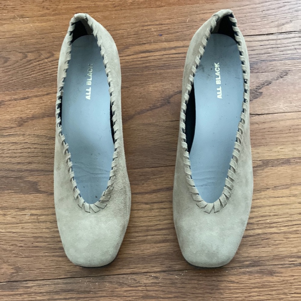 Brand new designer Tan suede heels by All Black.
